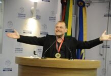 ALPB concede Medalha Augusto dos Anjos aо ator Mateus Nachtergaele