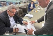 Pimentel assina CPI da Saúde e dispara: “Falta gestão, falta planejamento, falta tudo!”