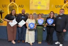 Fabiana Gomes recebe homenagem por atuação em defesa da Odontologia de Campina Grande