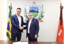 João Azevêdo transmite cargo para vice-governador Lucas Ribeiro