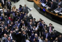 Câmara aprova retirada da MP do IOF da pauta; texto caduca