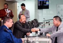 Sessão aborda fiscalização de recursos públicos, mobilidade urbana e cenário internacional