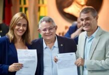 Vereador Pimentel Filho entrega requerimento a Romero e Ana Cláudia pedindo inclusão de Galante no trajeto do VLT