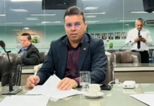 Márcio Guedes critica taxas cartoriais abusivas em audiência na Câmara