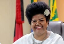 Jô Oliveira entrega Título de Cidadania Campinense a Luiza Erundina no Teatro Municipal Severino Cabral