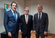 João Azevêdo busca recursos nas áreas de agricultura familiar, habitação e saneamento com ministro Fernando Haddad