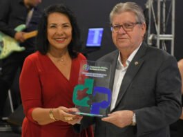 João Azevêdo recebe homenagem da Defensoria Pública da Paraíba