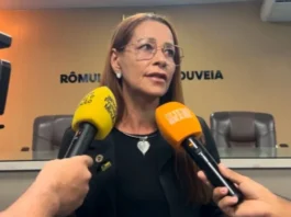 Aninha Cardoso cobra operação tapa-buraco em ruas de vários bairros de Campina Grande