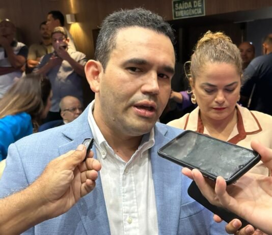 Jhony Bezerra anuncia saída do PSB e fala sobre reflexão sobre rumos políticos