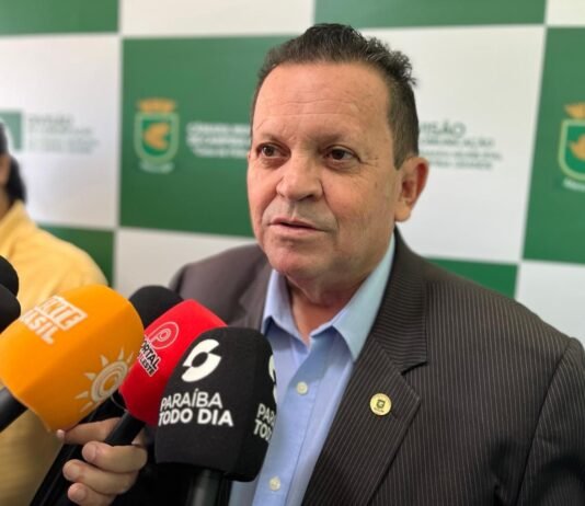 Olimpio Oliveira cobra PMCG sobre 14º salário da educação. “Deveria ter sido pago em dezembro”