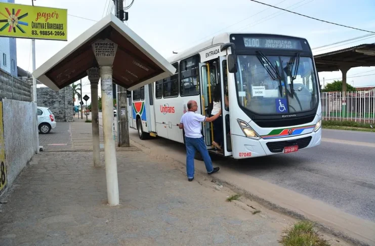 Tarifa de ônibus em João Pessoa pesa no bolso do trabalhador e expõe falência do modelo atual