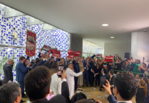 Cabo Gilberto lidera protesto contra homenagem à Lula no Rio de Janeiro