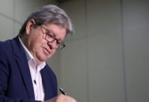 João Azevêdo anuncia reajuste de 10% nos salários de servidores e aposentados na PB