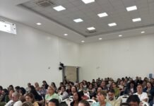 Prefeito não recebe o Sintab e, em assembleia, magistério e apoio aprovam paralisações semanais antes da greve da Educação