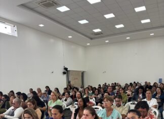 Prefeito não recebe o Sintab e, em assembleia, magistério e apoio aprovam paralisações semanais antes da greve da Educação