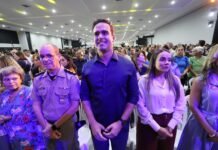 Candidatos ao governo do Estado participaram da missa de encerramento do CRESCER