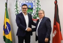 João Azevêdo transmite cargo para Lucas Ribeiro que assume interinamente o governo até 1º de março