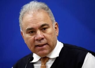 Queiroga aposta no estilo “tio do zap” e constrange debate político