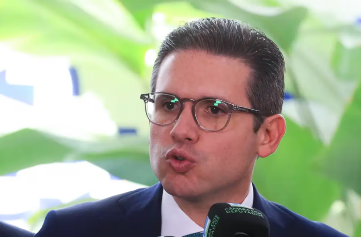 Hugo Motta descarta pressa e defende debate amplo sobre fim da escala 6×1