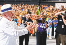 Desfile em homenagem a Lula gera avalanche de ações da oposição no TSE e na PGR