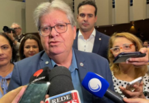 João Azevêdo admite que vice de Lucas Ribeiro pode vir de partido fora da base governista