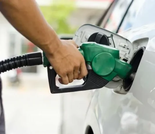 Lula zera impostos e cria subsídio para conter alta do diesel