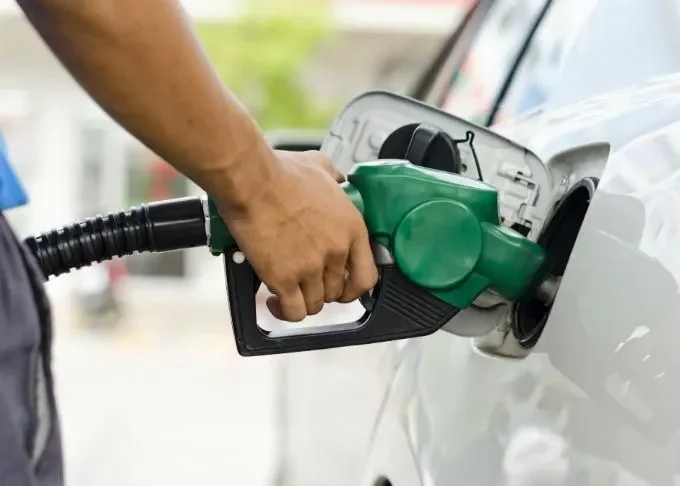 Lula zera impostos e cria subsídio para conter alta do diesel