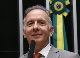 Aguinaldo Ribeiro mostra força ao assumir comando da federação na Paraíba