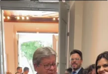 João Azevêdo é homenageado por servidores públicos