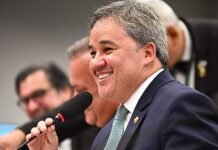 Relatório do Coaf cita pagamento de R$ 51 mil a Efraim Filho feito por investigado em esquema do INSS