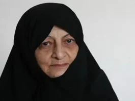 Esposa do aiatolá Ali Khamenei também morre após ataques dos EUA e Israel