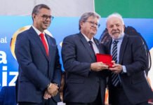 João Azevêdo recebe em Brasília Selo Ouro de Alfabetização