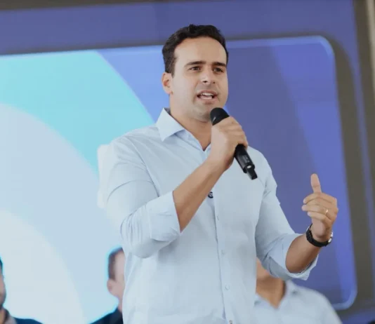 Lucas Ribeiro amplia vantagem e chega a 161 apoios de prefeitos na Paraíba