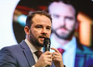 Dario Durigan assume Ministério da Fazenda sob pressão fiscal e herda desafios de Haddad