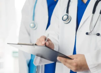 Médicos da rede municipal de Campina Grande denunciam atraso salarial de até seis meses