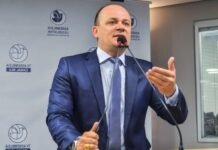 Cabo Gilberto assina emenda que permite jornada de até 52 horas semanais