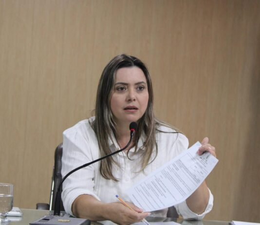 Waléria Assunção constata mais problemas no Zoonoses e requer regularização urgente de medicamentos