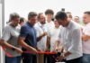 Governador Lucas Ribeiro entrega escola reformada, visita obra e fortalece cadeia produtiva do mel no Sertão