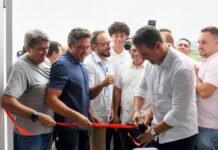 Governador Lucas Ribeiro entrega escola reformada, visita obra e fortalece cadeia produtiva do mel no Sertão