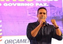 Lucas Ribeiro assina ordem de serviço da Vila Olímpica de Sousa durante audiência do ODE no município