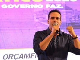 Lucas Ribeiro assina ordem de serviço da Vila Olímpica de Sousa durante audiência do ODE no município