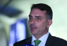 Flávio Bolsonaro nega desentendimento com Michelle e pede união do grupo conservador