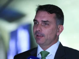 Flávio Bolsonaro nega desentendimento com Michelle e pede união do grupo conservador