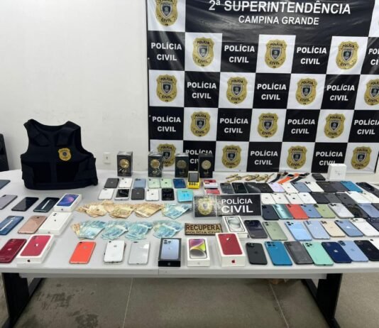 Operação apreende 100 celulares roubados em camelôs de Campina Grande