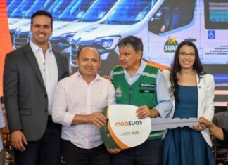 Governador Lucas Ribeiro e ministro Wellington Dias entregam veículos para ampliar acesso aos serviços da assistência social na Paraíba