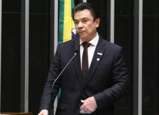 Na Câmara dos Deputados, Cassiano Pereira destaca legado do SESI durante sessão solene pelos 80 anos da instituição