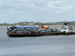 Pela segunda vez, balsa apresenta pane e fica à deriva entre Cabedelo e Lucena