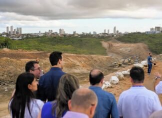 Lucas Ribeiro visita obras dos distritos industriais de Campina e de extensão da avenida Floriano Peixoto