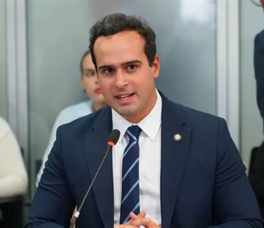 Lucas Ribeiro registra candidatura à reeleição ao Governo da Paraíba