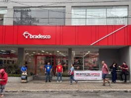 Bancários paralisam agências do Bradesco nesta terça-feira (11) contra demissões e fechamento de unidades